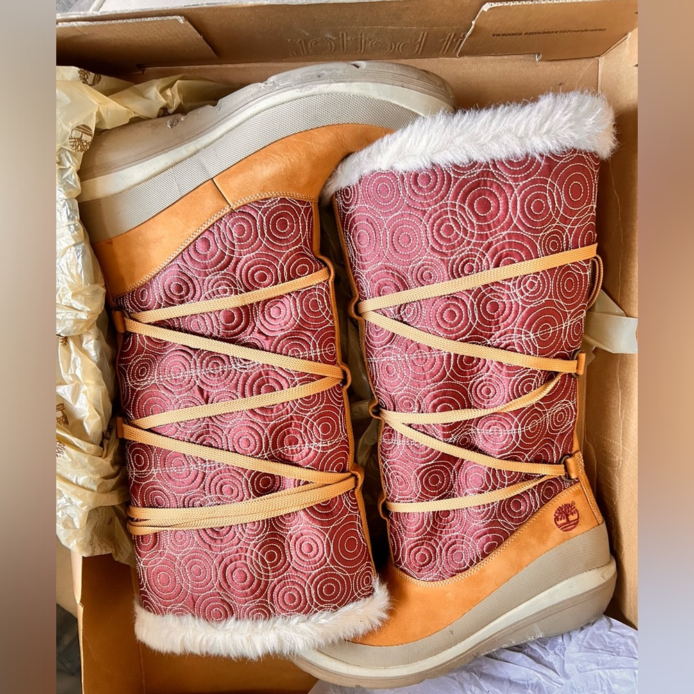Timbaland boots with fur lining EUC!